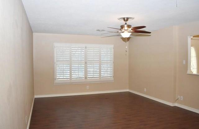 405 Crosstimber Drive Gallery 4