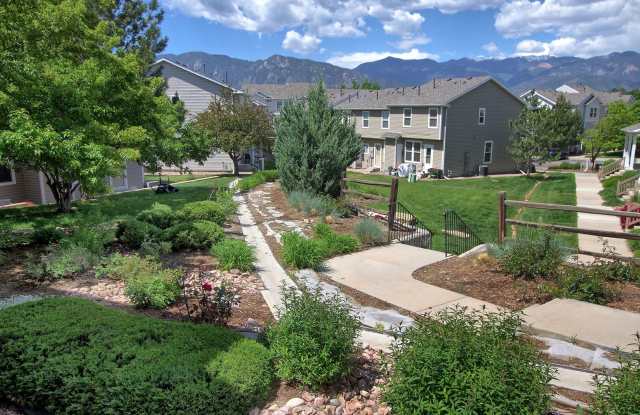 Beautiful 2 Bedroom Townhome with Mountain Views in The Bluffs at Springs Creek! Gallery 3