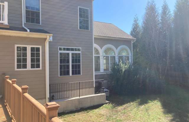 1129 HIGHGROVE DRIVE Gallery 4