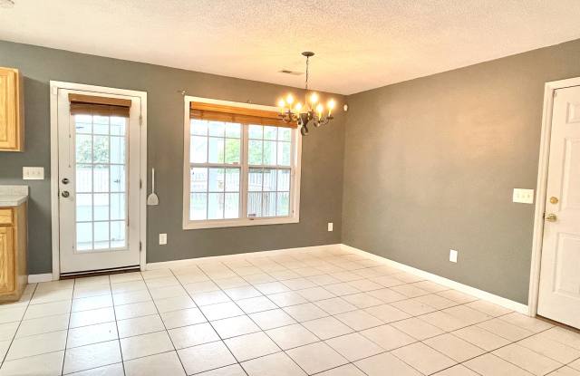 82 Essex Court West Gallery 4
