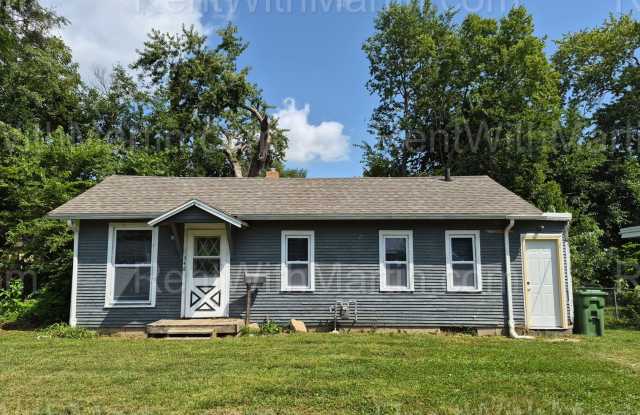 FOR RENT- 348 Lamont-** PETS OK ** Gallery 1