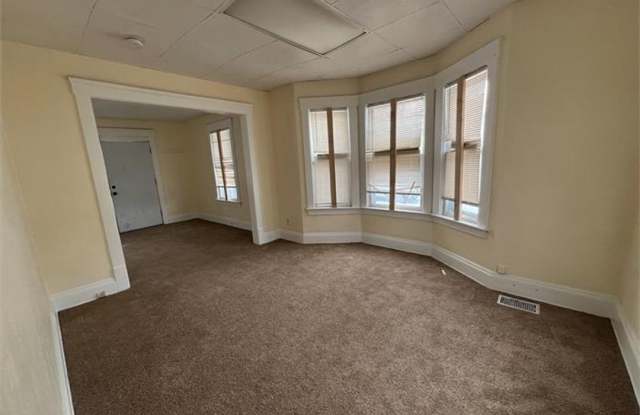 1318 E 188th St photos photos 1318 E 188th St photos photos