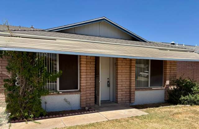 55+ Single level home - Community Pool Gallery 3