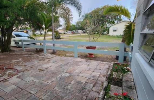 5306 46Ave N - 5306 46th Avenue North, Lealman, FL 33709