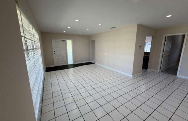 499 W Conference Drive, Boca Raton, FL 33486 Gallery 4