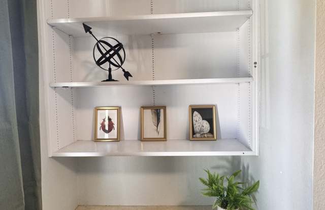327 Lincoln St Gallery 1