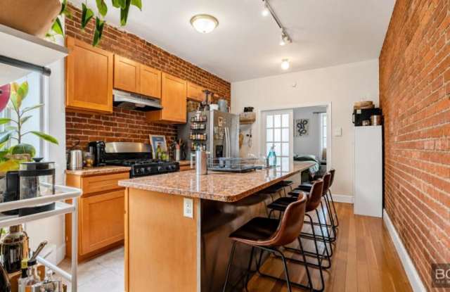 564 Saint Marks Avenue Gallery 1