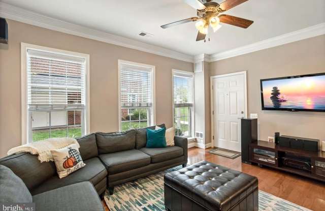 42816 LAUDER Terrace Gallery 3