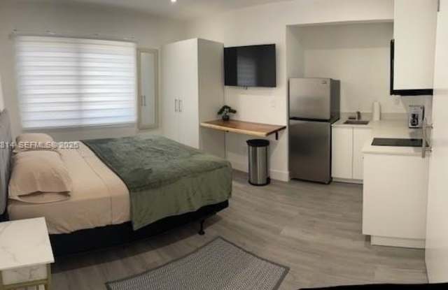 910 SW 8th Ave photos photos