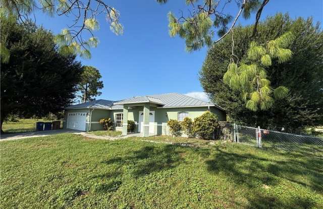 372 Carrillon Avenue S Gallery 2