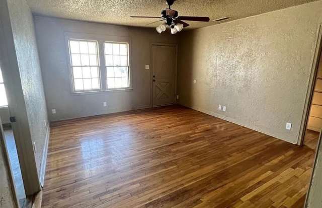 Great 2 bedroom 1 bathroom in prime location! photos photos