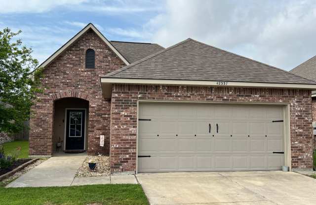 Beautiful Open Floor Plan Home in Keystone at Galvez Subdivision - 42337 Lakestone Drive, Ascension County, LA 70769