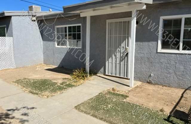 WEST LANCASTER 2BD/1BTH DUPLEX w/ BACKYARD photos photos