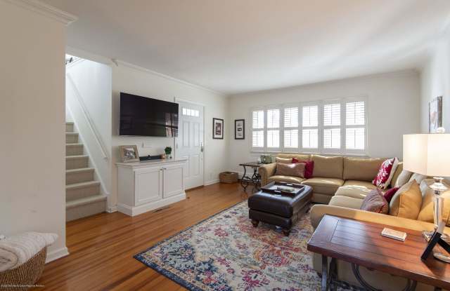 705 Crescent Place Gallery 4