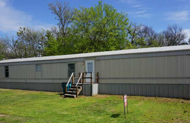 601 E 1st St - 601 East 1st Street, Burkburnett, TX 76354