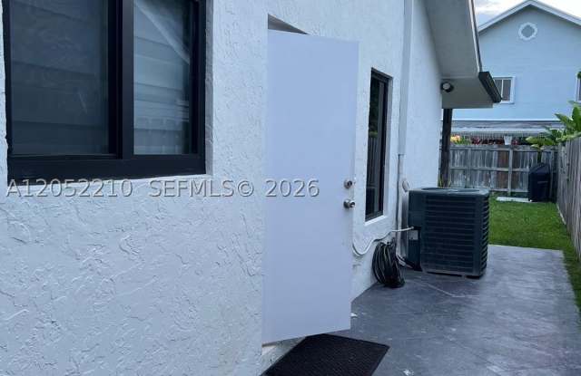 10822 SW 142nd Ct Gallery 2