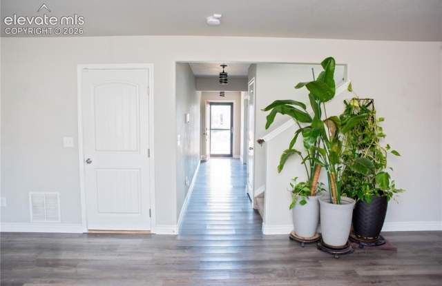 10744 Traders Parkway Gallery 3