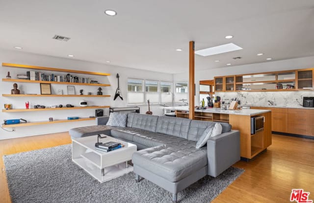 221 3RD Avenue - 221 3rd Avenue, Los Angeles, CA 90291