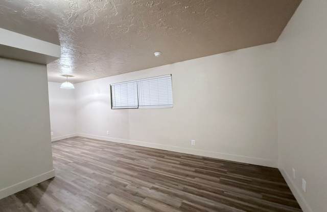 Just Like New! 2 Bedroom Condo! Gallery 4