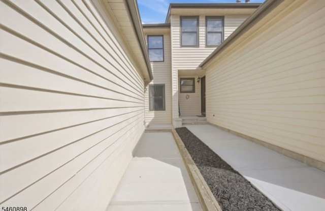 126 Locust Ct Gallery 3
