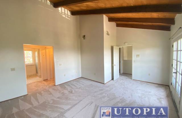 Beach Hill Townhouse, 3 Bedroom, 2.5 Bathroom just 2 Blocks to Main Beach Gallery 3