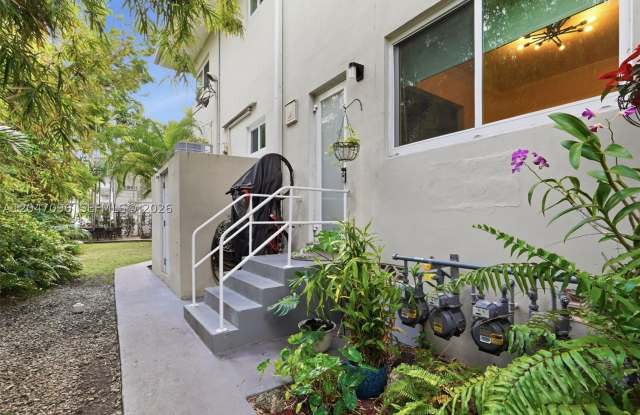 9881 W Bay Harbor Dr Gallery 4