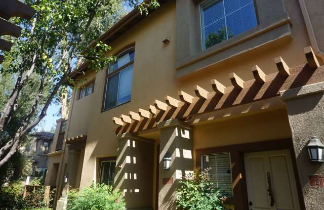 Stunning 2 Bed 2 Bath Tustin Condo with Soaring Ceilings photos photos