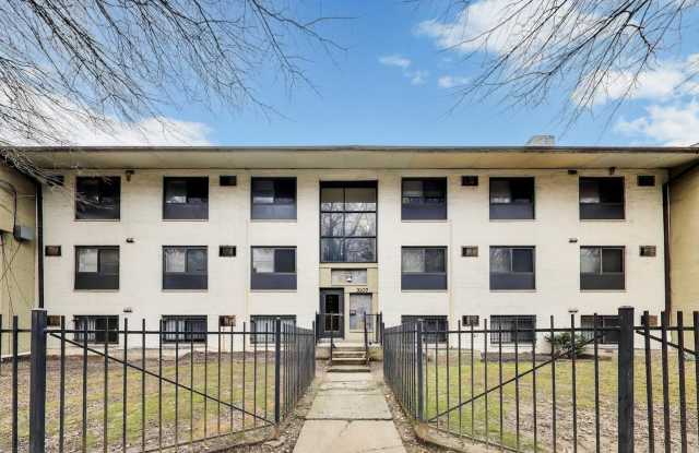 3107 Naylor Rd Unit 303 - Newly Renovated Two Bedroom One Bath Condo! Parking Included! HWFs, Full Kitchen, WD in Unit photos photos