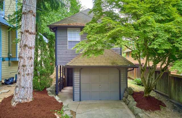Delightful 3 bedroom home near Matthews Beach! Available Now! photos photos
