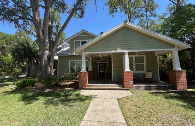 702 Northeast 11th Avenue - . photos photos