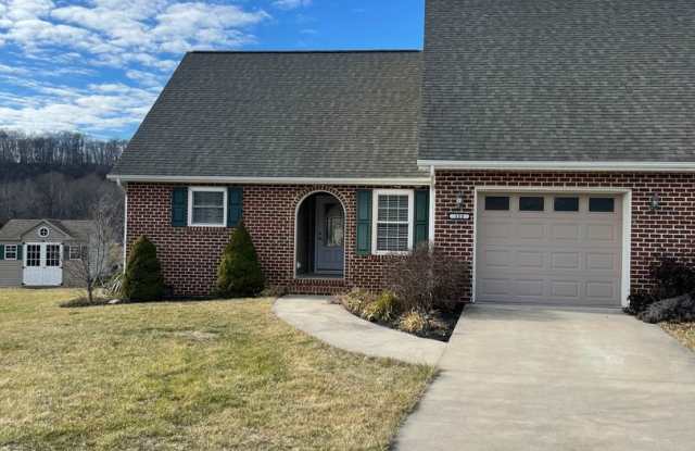 Duplex in Turner Ashby School District photos photos