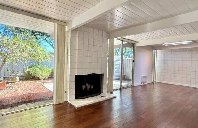 2 Bedroom, 1 Bath Eichler -Townhouse, Santa Clara Gallery 4