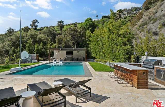 1255 N Bundy Dr photos photos