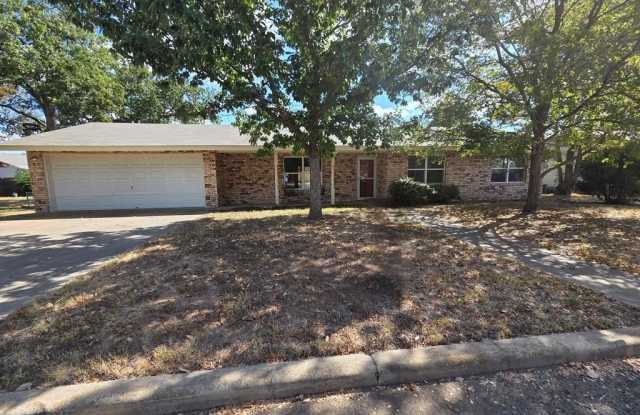 607 S Columbus - 607 South Columbus Street, Fredericksburg, TX 78624