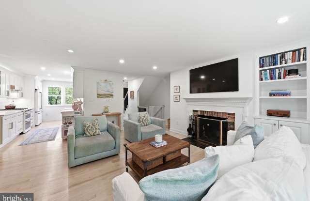 6328 GOLF COURSE Square Gallery 1