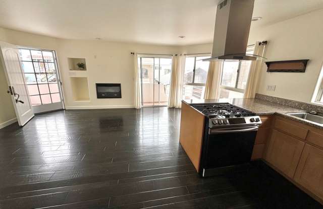 Luxury 2bd/2 bth with Ocean View - 231 42nd Street, Manhattan Beach, CA 90266