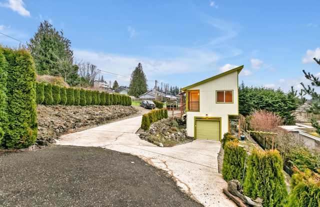 Stunning 3-Bedroom Home in Port Orchard photos photos