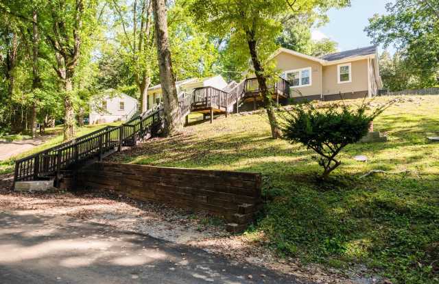 712 Woodlawn Dr - Furnished Rental Gallery 3