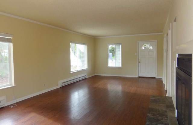 4607 N Visscher Gallery 2