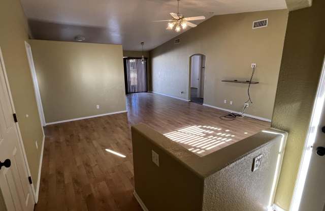 2557 Palisades Dr Gallery 3