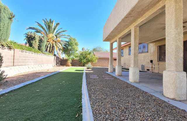 5252 Cartaro Drive Gallery 4