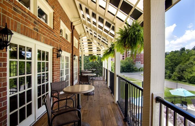 The Overlook at St. Thomas Apartments Gallery 4