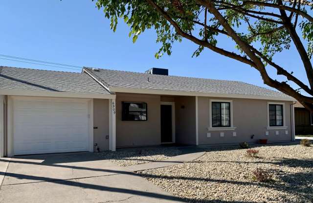 3 Bedroom, 1 Bathroom Home in N. Highlands photos photos