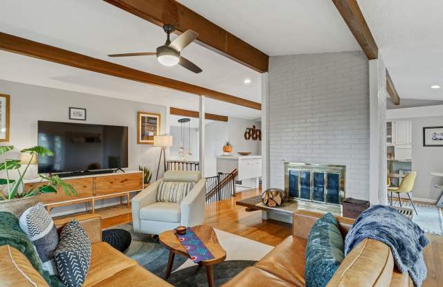 Gorgeous Mid-Century Modern, in the heart of Candalaria! Gallery 4