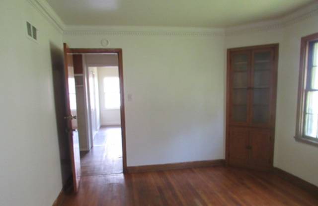 4224 North 19th Street - Lower Gallery 3