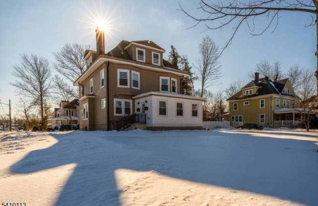 951 W 7Th St photos photos