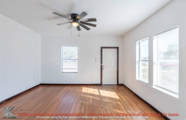 344 SW Avenue A Gallery 4