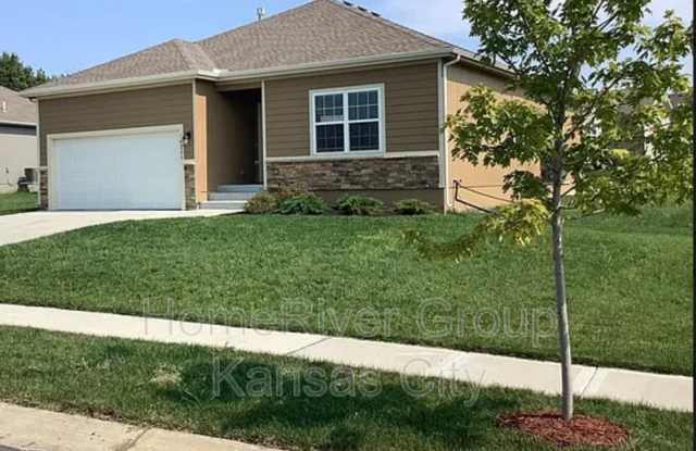14229 S Landon St - 14229 South Landon Street, Olathe, KS 66061