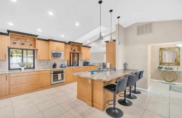 1374 VIEWTOP Drive Gallery 4