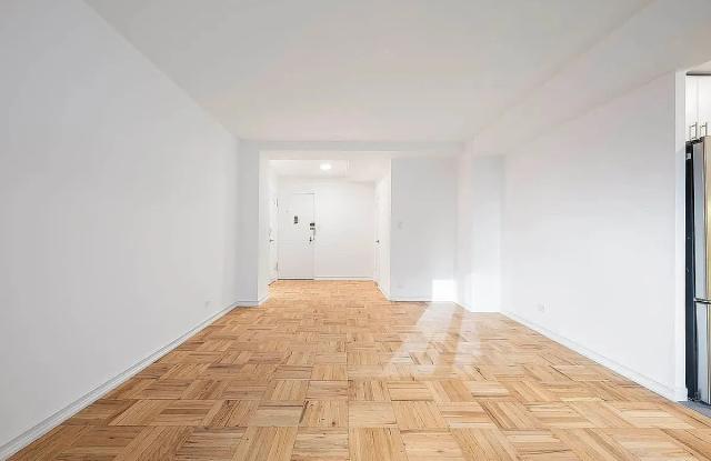 30 W 60th St # 8292 Gallery 1